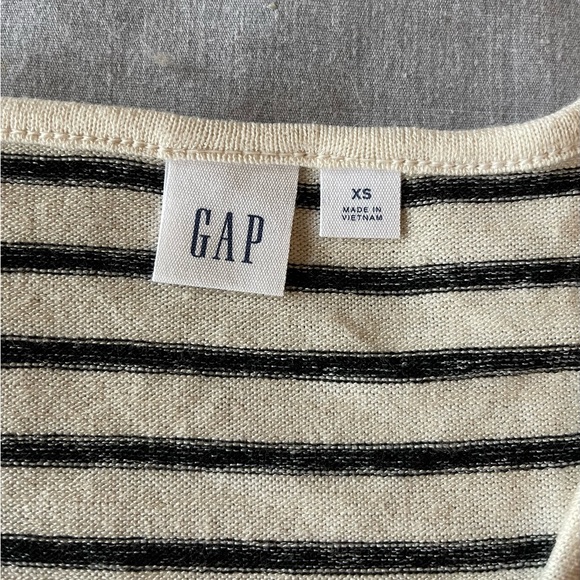 Gap Striped Short Sleeve V-Neck Top - Cream & Black XS - Picture 2 of 3